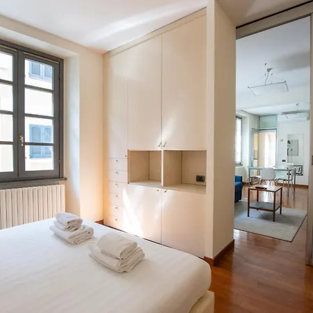Апартаменты Via Dei Fabbri Michelangelo - Walk To Cattolica & Duomo - Navigli 5 Min *