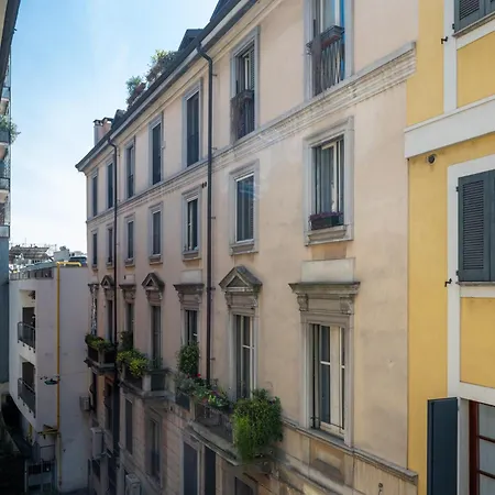 Апартаменты Via Dei Fabbri Michelangelo - Walk To Cattolica & Duomo - Navigli 5 Min Милан